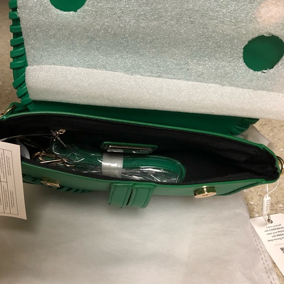 VICI UE Kelly green saddle bag. NEW includes 2 different straps SUG RE $70 - Picture 13 of 16